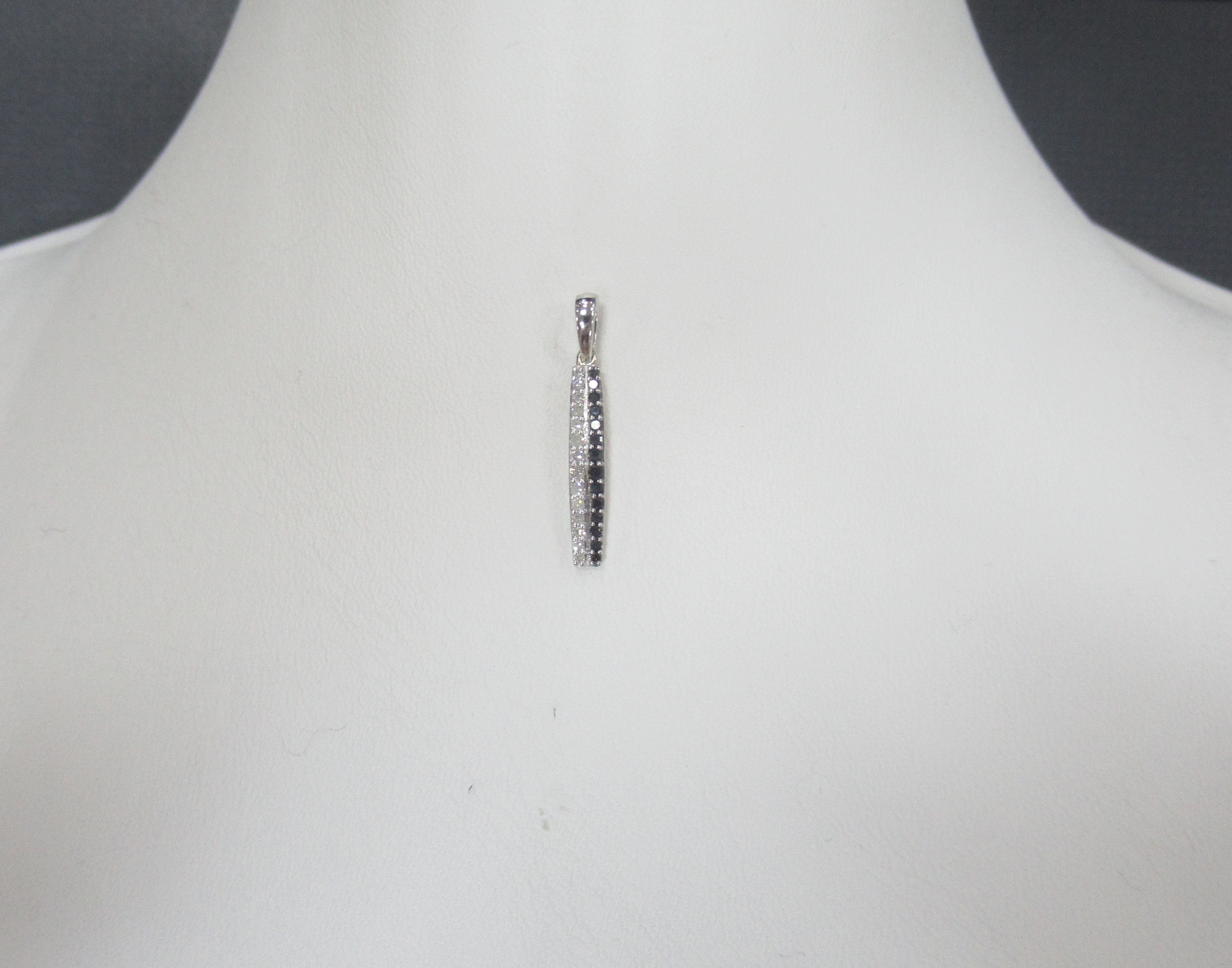 Серебряная подвеска с бриллиантами